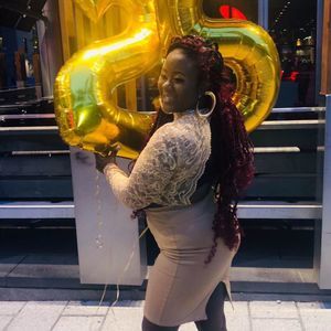 Meet your Posher, Esakiki